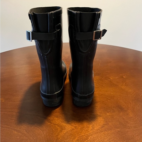 Mid length rain boot - Picture 3 of 5